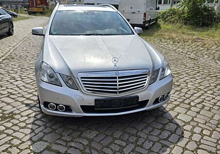 Mercedes-Benz E 220 E-Klasse T-Modell Diesel T CDI DPF BlueEFFICIENC