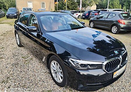 BMW 518 d LCI 2021 Luxury Live Cocpit COC AHK Kamera