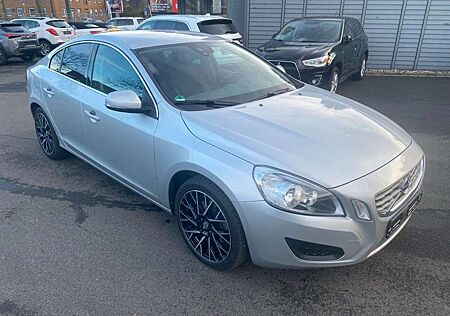 Volvo S60 T 4 Momentum. Automatic /AHK