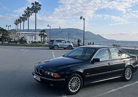 BMW 528i 528