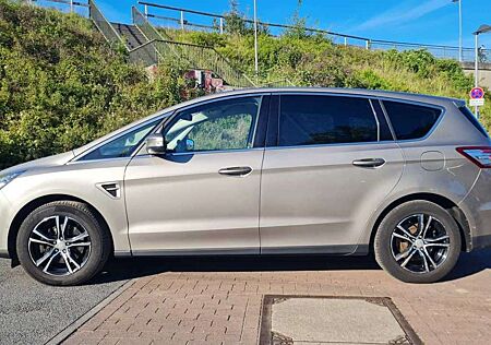 Ford S-Max /Alles Neu/voll Scheckheft/Vollausstattung