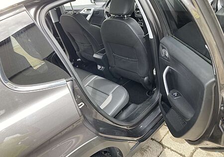 Peugeot 2008 PureTech 130 Stop&Start Allure AHK