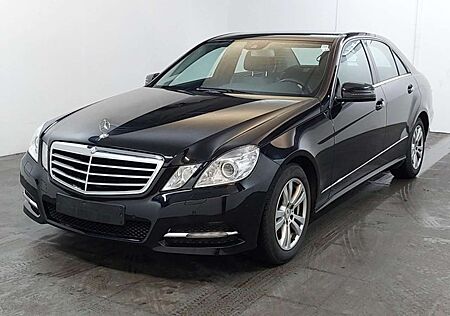Mercedes-Benz E 220 CDI AVANTGARDE NAVI BI-XENON TEMPO VOLLSCHECKHEFT