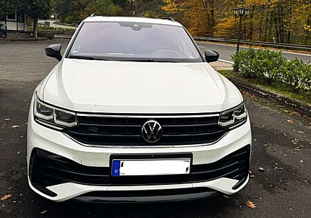 VW Tiguan Volkswagen 2.0 TDI SCR 4MOTION DSGR-Line