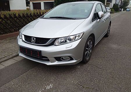 Honda Civic 1.8 i-VTEC Automatik Executive