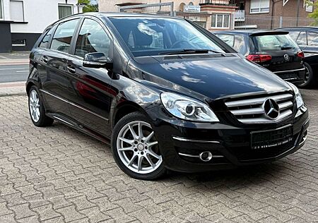 Mercedes-Benz B 200 AVATDARDE 1 HAND SCHECKHEFT PDC NAVI LEDER