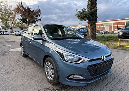 Hyundai i20 1.2 Klima/Scheckheft/Anhangerkupplung