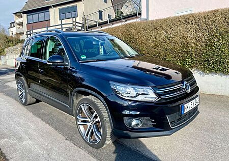 VW Tiguan Volkswagen Sport & Style 4Motion 19Zoll Panoramadach Bi-Xenon