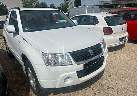 Suzuki Grand Vitara 1.9 DDIS Black and White