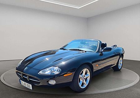 Jaguar XK8 Cabriolet 4.0 V8 Top Zustand!