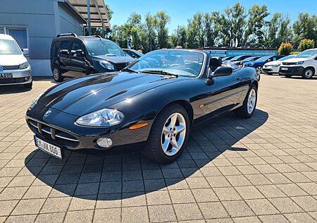 Jaguar XK8 Cabriolet 4.0 V8 Top Zustand!