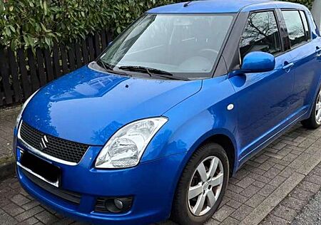 Suzuki Swift 1.3 Black and White