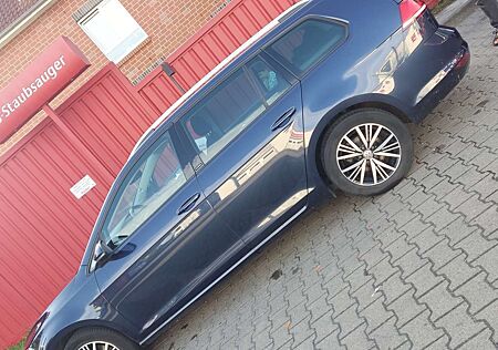 VW Golf Variant Volkswagen 1.6 TDI BlueMotion Technology DSG Allstar