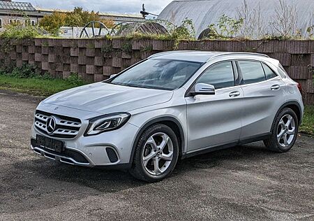 Mercedes-Benz GLA 180 7G-DCT FACELIFT | LED | Leder | Keyless