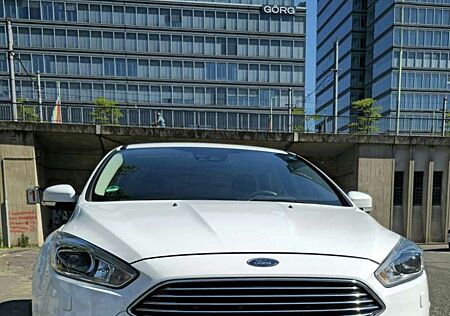 Ford Focus Turnier TITANIUM Automatic 2.0TDCi DPF Start-Stopp