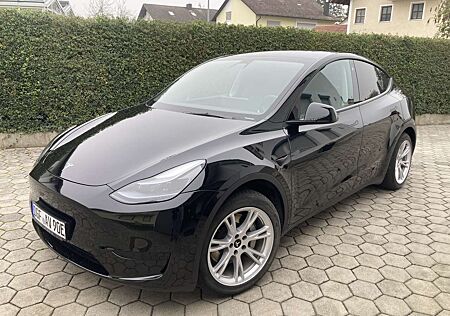 Tesla Model Y RWD Solid Black