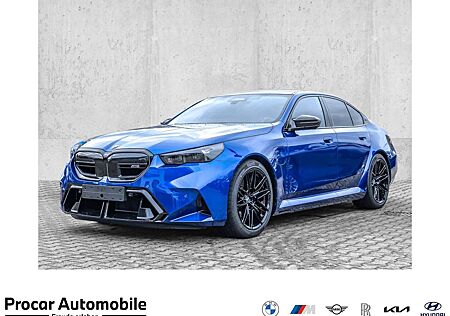 BMW M5 Limousine 20"/21" 360° M Driver's Package B/W Soun
