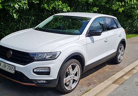 VW T-Roc Volkswagen 1.5 TSI AHK DSG IQ.DRIVE ACC LED Sport top