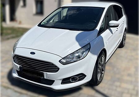 Ford S-Max Titanium
