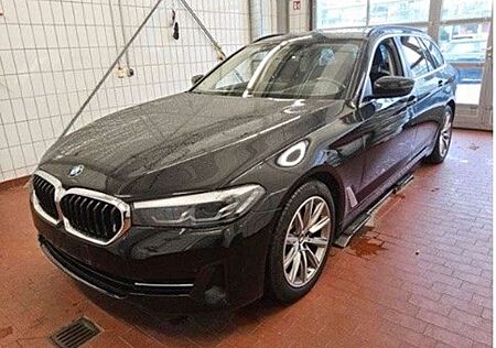 BMW 520 d Aut/Navi/HUD/ParkAss/SportSitze/Harman