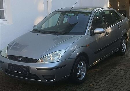 Ford Focus Stufenheck 1.6 - 16V viele extras