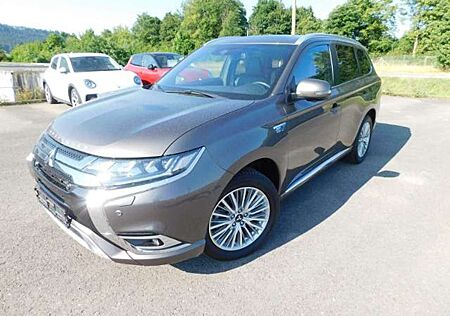 Mitsubishi Outlander Plug-in Hybrid TOP 2.4 MIVEC 4WD