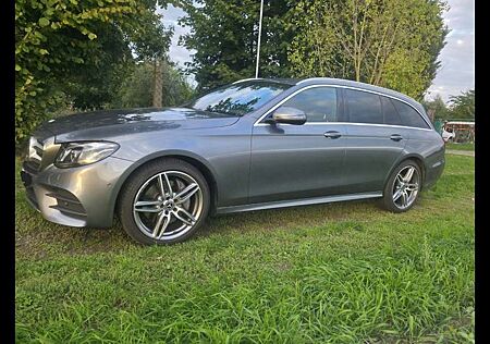 Mercedes-Benz E 200 4Matic AMG Distronic 360 AHK Multibeam Comand