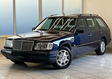 Mercedes-Benz E 320 T-Modell - 7-Sitze/Leder/SSD/E Lenksäule