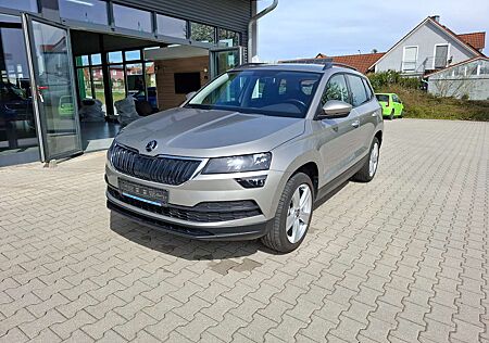 Skoda Karoq Style*SHZ*AHK*NAVI*PDCv+h*RFK*Klima*Smart-Link*
