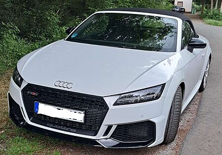 Audi TT RS Roadster quattro S tronic