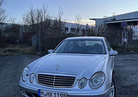 Mercedes-Benz E 240 (211.061)