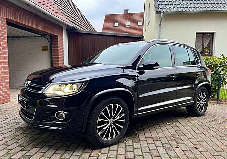 VW Tiguan Volkswagen 2.0 TDI DPF 4Motion DSG 2x R line