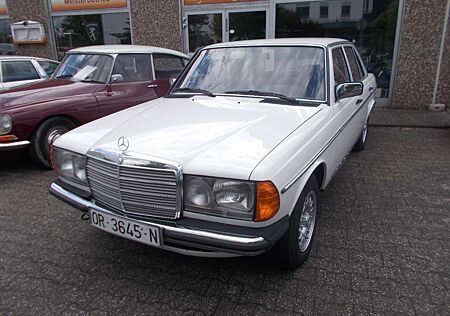 Mercedes-Benz 300 D/W123