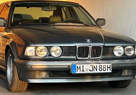 BMW 735 E32