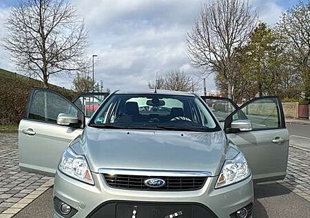 Ford Focus 1.6 16V Silver Magic