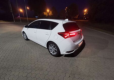 Toyota Auris 1.4 D-4D Tempomat Kamera Winterreifen NAVI