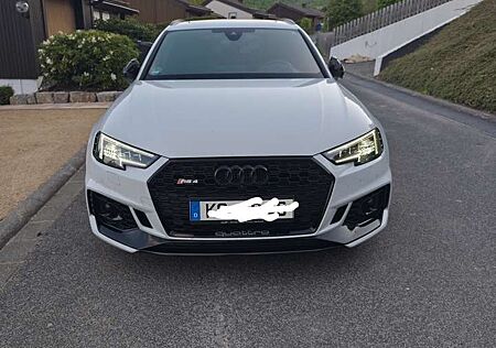 Audi RS4 Avant quattro tiptronic