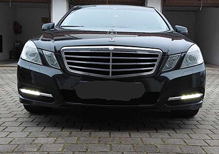 Mercedes-Benz E 200 CGI BlueEFFICIENCY Automatik Elegance