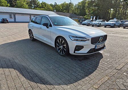 Volvo V60 B4 Ultra Dark
