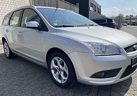 Ford Focus Ghia *TÜV Neu *Scheckheft * Anhängerkupplung