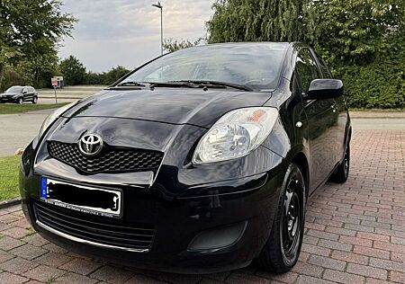 Toyota Yaris 1.33 VVT-i Cool Sommer-/Winterreifen (gepflegt)