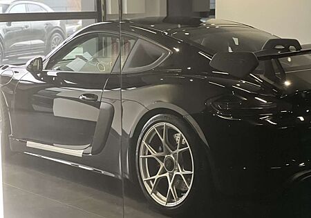 Porsche Cayman 718 GT4 RS