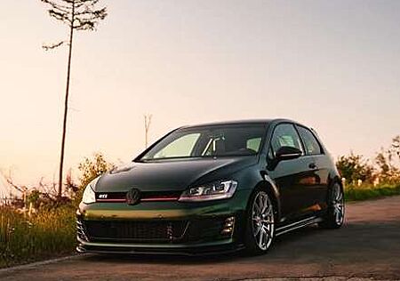 VW Golf GTI Volkswagen Performance BlueMotion Technology DSG