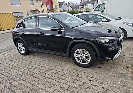 Mercedes-Benz GLA 180 7G-DCT 150 PS,mit Garantie!