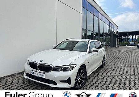 BMW 330 e xDrive Touring AHK-klappbar AHK Navi Digitales C