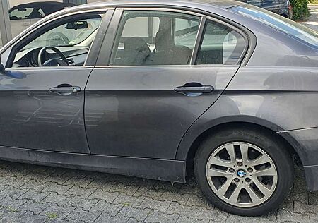 BMW 320i 320 E90