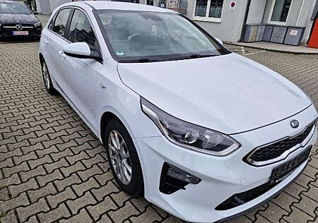 Kia Cee'd Ceed / 1,4 T-GDI Vision 8-fach bereift