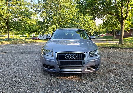 Audi A3 2.0 FSI Attraction..Mit AHK.................