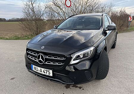 Mercedes-Benz GLA 180 (156.942)