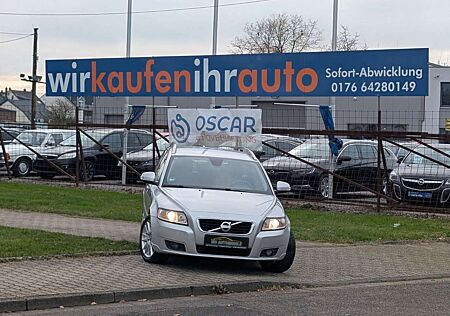 Volvo V50 Kombi 2.0 Momentum*1-HAND*TEMPOMAT*AHK !